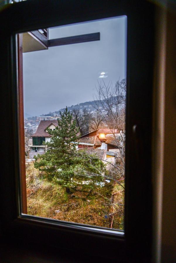 Paxlava Guesthouse & Restaurant ディリジャン エクステリア 写真